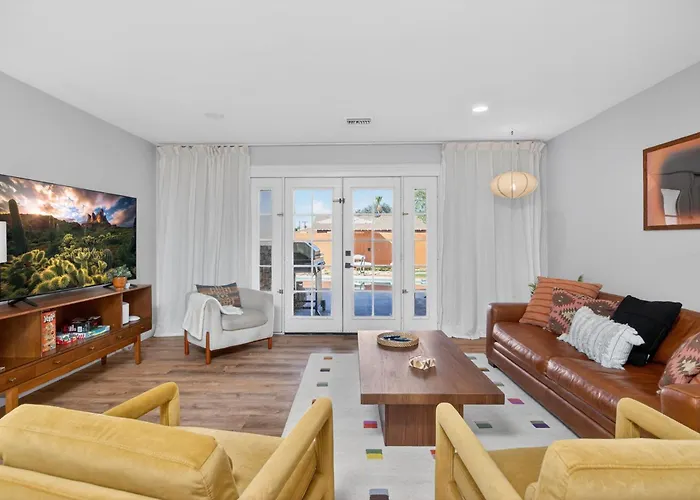 Holiday home Stylish 6br Pool Sleeps 12 Near Old Town *