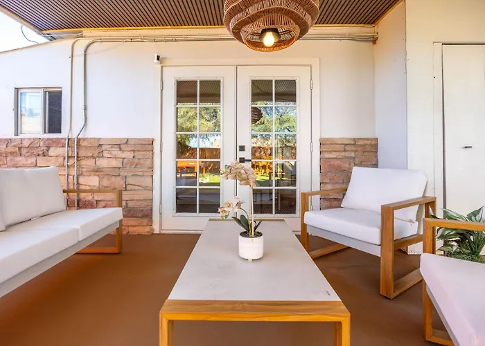 Stylish 6br Pool Sleeps 12 Near Old Town Holiday home *