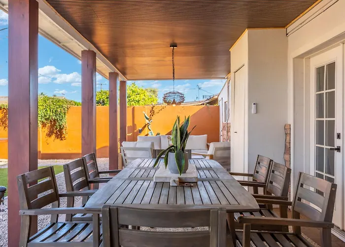 Holiday home Stylish 6br Pool Sleeps 12 Near Old Town *