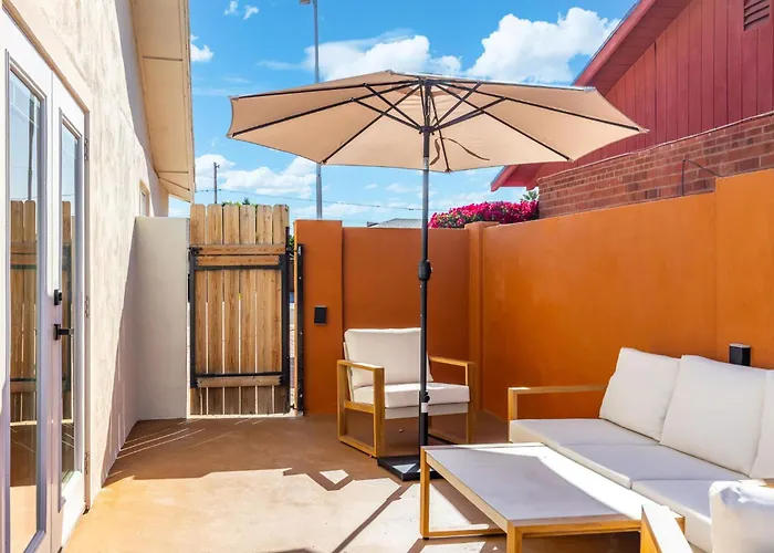 Stylish 6br Pool Sleeps 12 Near Old Town *