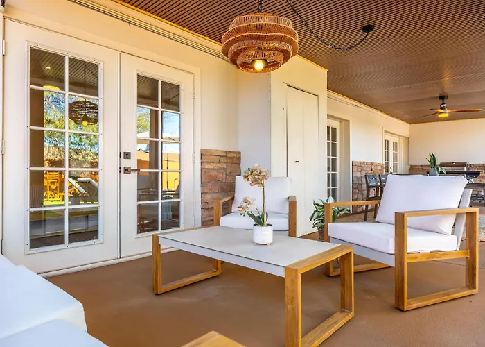 Stylish 6br Pool Sleeps 12 Near Old Town Scottsdale