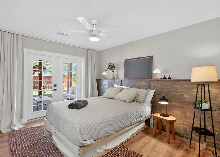Holiday home Stylish 6br Pool Sleeps 12 Near Old Town Scottsdale