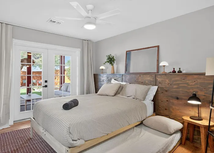 Stylish 6br Pool Sleeps 12 Near Old Town