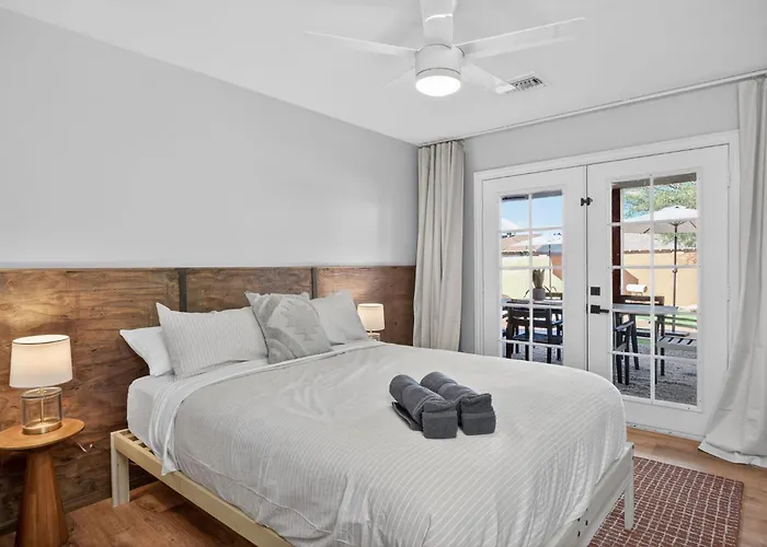 Holiday home Stylish 6br Pool Sleeps 12 Near Old Town Scottsdale