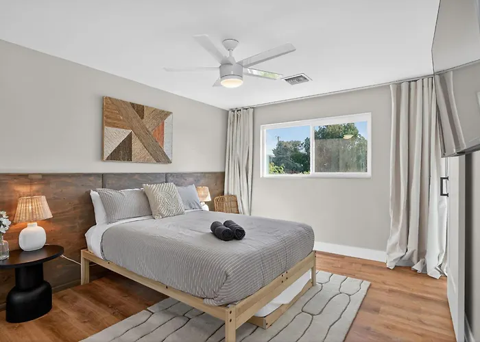 Stylish 6br Pool Sleeps 12 Near Old Town