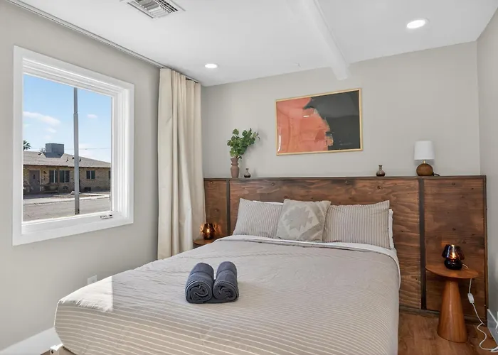 Stylish 6br Pool Sleeps 12 Near Old Town Scottsdale