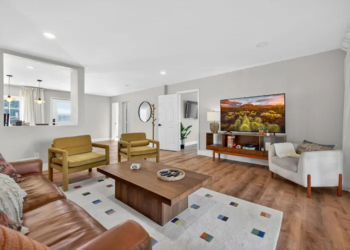 Stylish 6br Pool Sleeps 12 Near Old Town Holiday home
