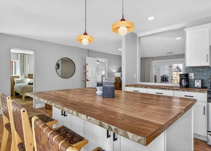 Stylish 6br Pool Sleeps 12 Near Old Town