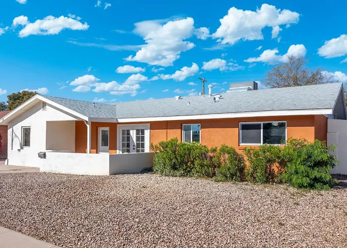 Holiday home Stylish 6br Pool Sleeps 12 Near Old Town Scottsdale